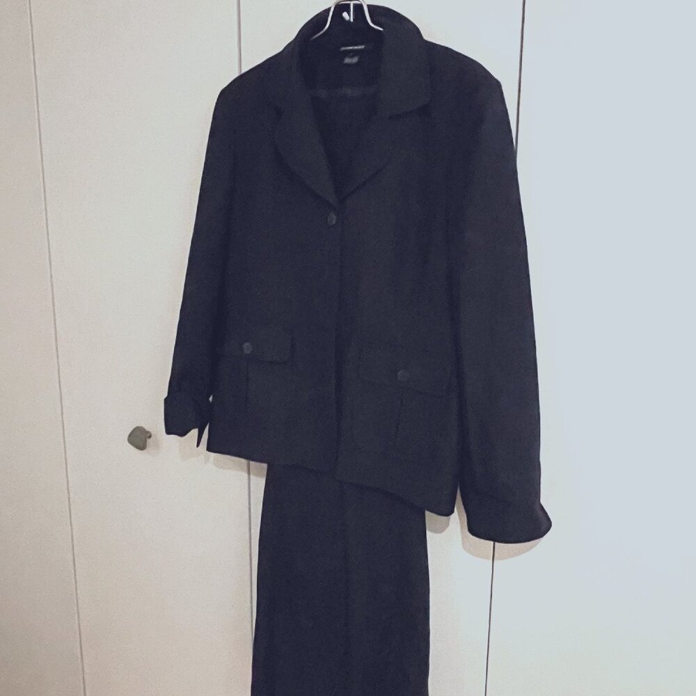 Ellen Tracy Navy Wool Suit Size 12/14